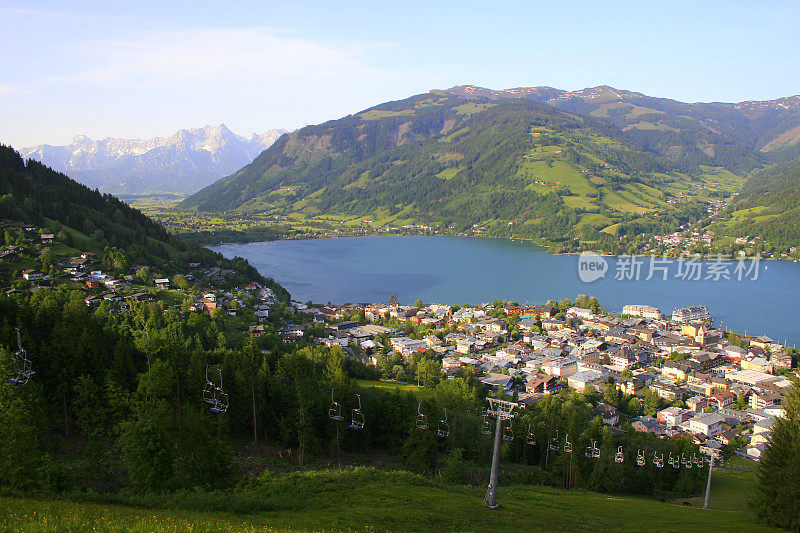 上面的泽勒湖-泽尔am See和山脉景观鸟瞰图，泰洛风景在奥地利萨尔茨堡土地，奥地利